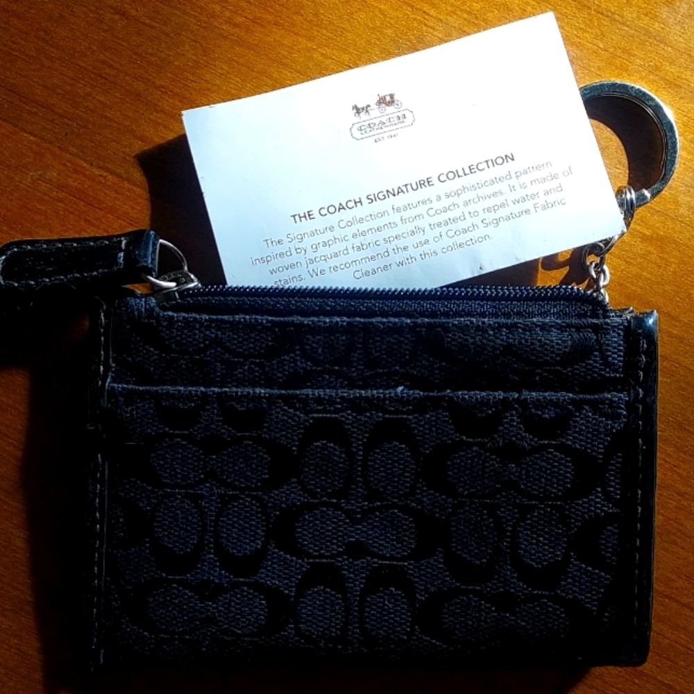 Small wristlet